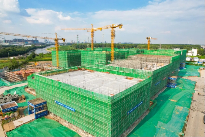 浦仪公路旁，，，竖起工业新地标